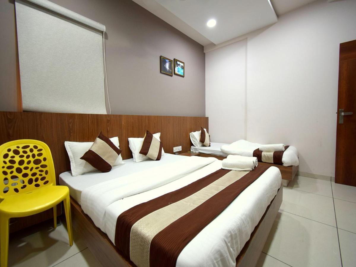 Hotel Embassy Kalol Exterior foto