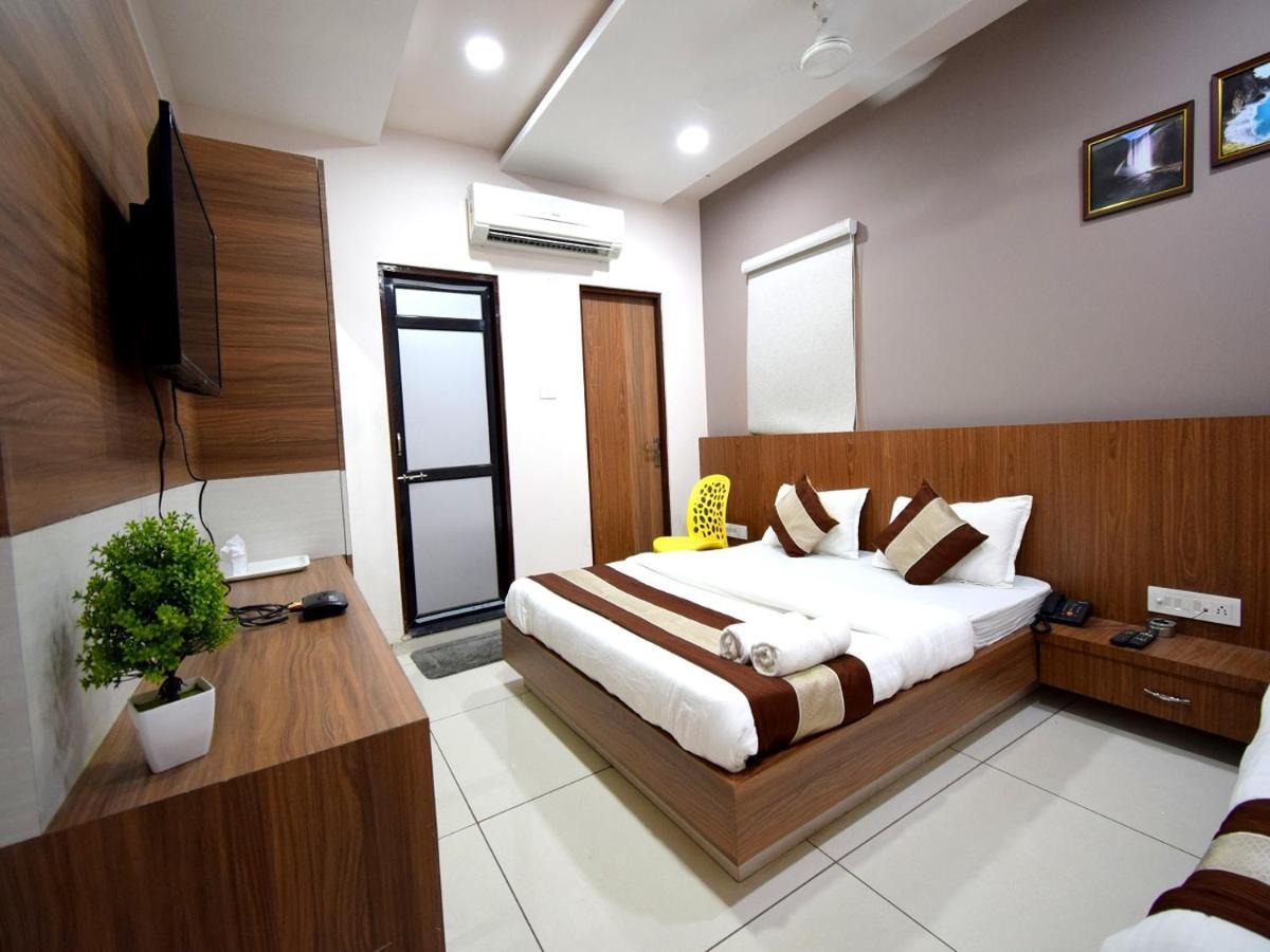 Hotel Embassy Kalol Exterior foto